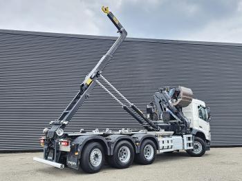 Volvo FMX 460 8x4*4 / HMF Z KRAAN + HYVA LIFT